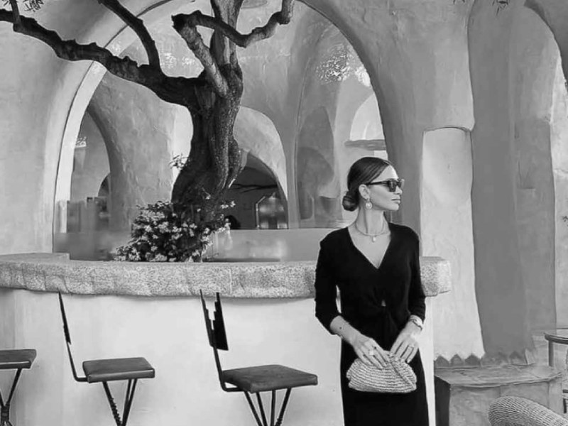 Guest at the olive-tree bar of Hotel Cala di Volpe, Porto Cervo